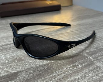 Oakley Minute 1.0: Matte Black Y2K Wrap Sunglasses – Rare
