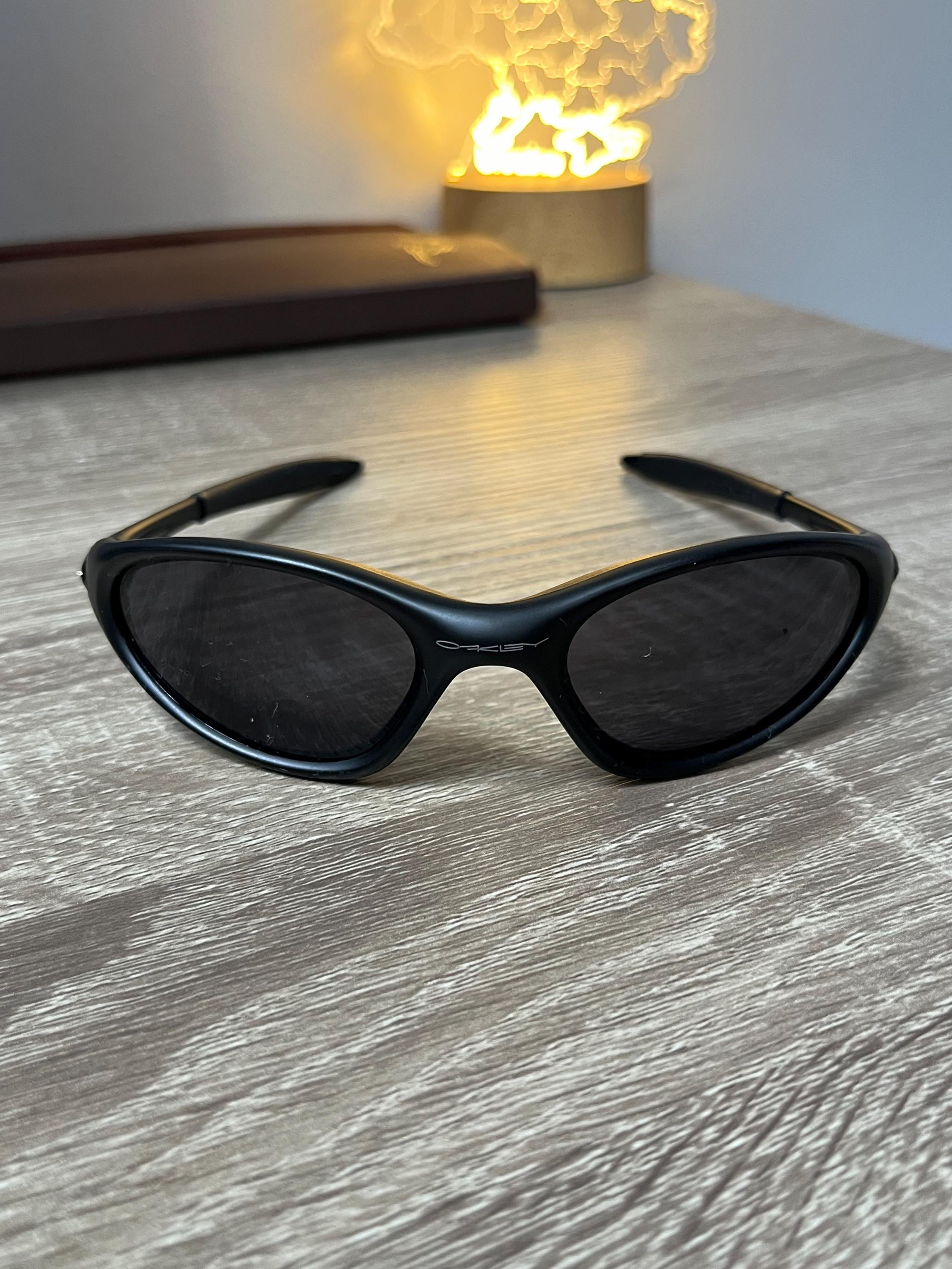 Oakley Minute 1.0: Matte Black Y2K Wrap Sunglasses – Rare