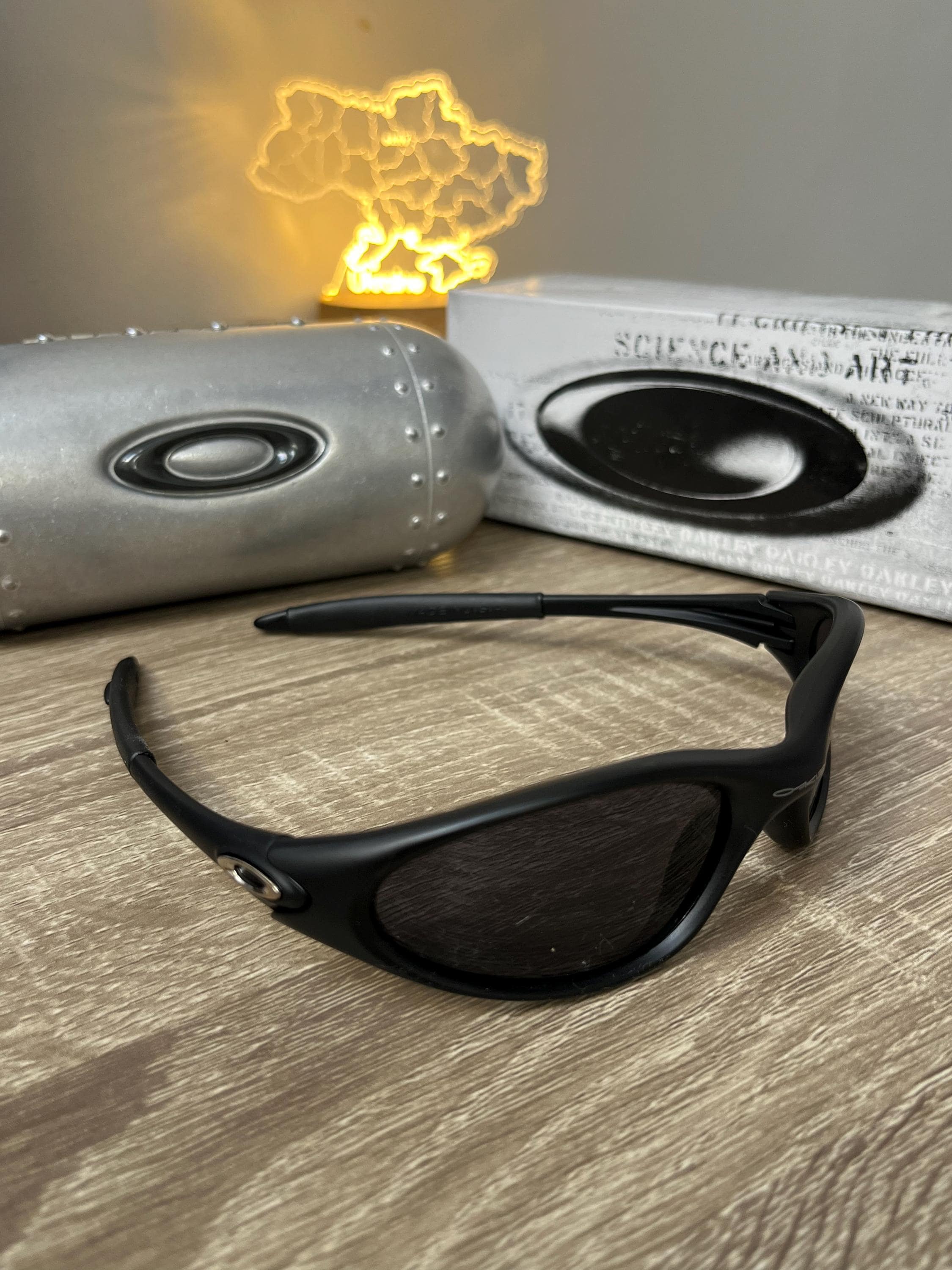 oakley minute eyewear y2k　ソフトケース付き Oakley Minute 1.0: Matte Black Y2K Wrap Sunglasses – Rare