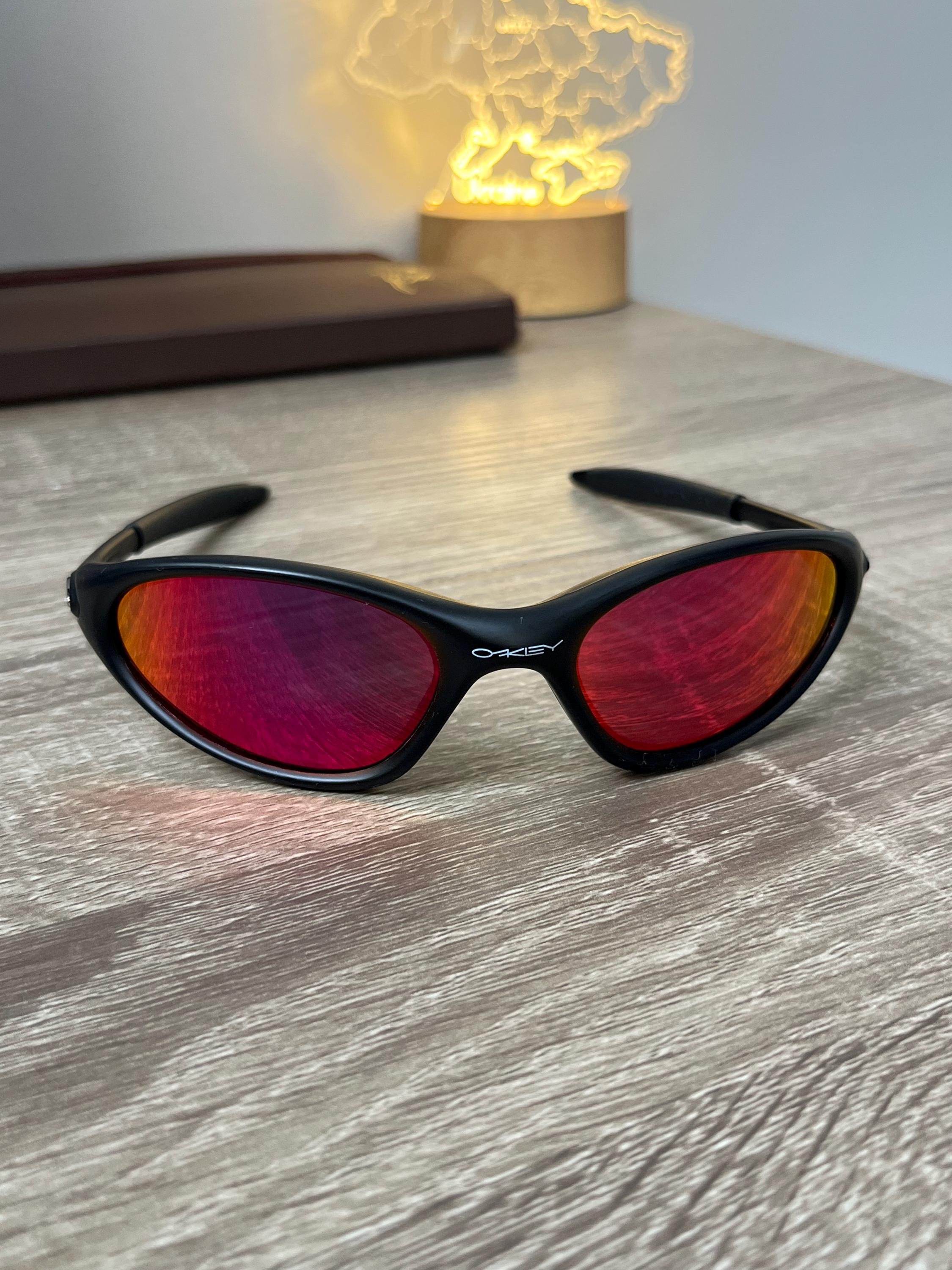 Oakley Minute 1.0: Matte Black Y2K Wrap Sunglasses – Red Iridium