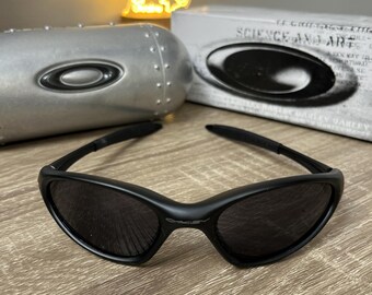 オークリー ミニッツ 1.0：マットブラック Y2K ラップサングラス