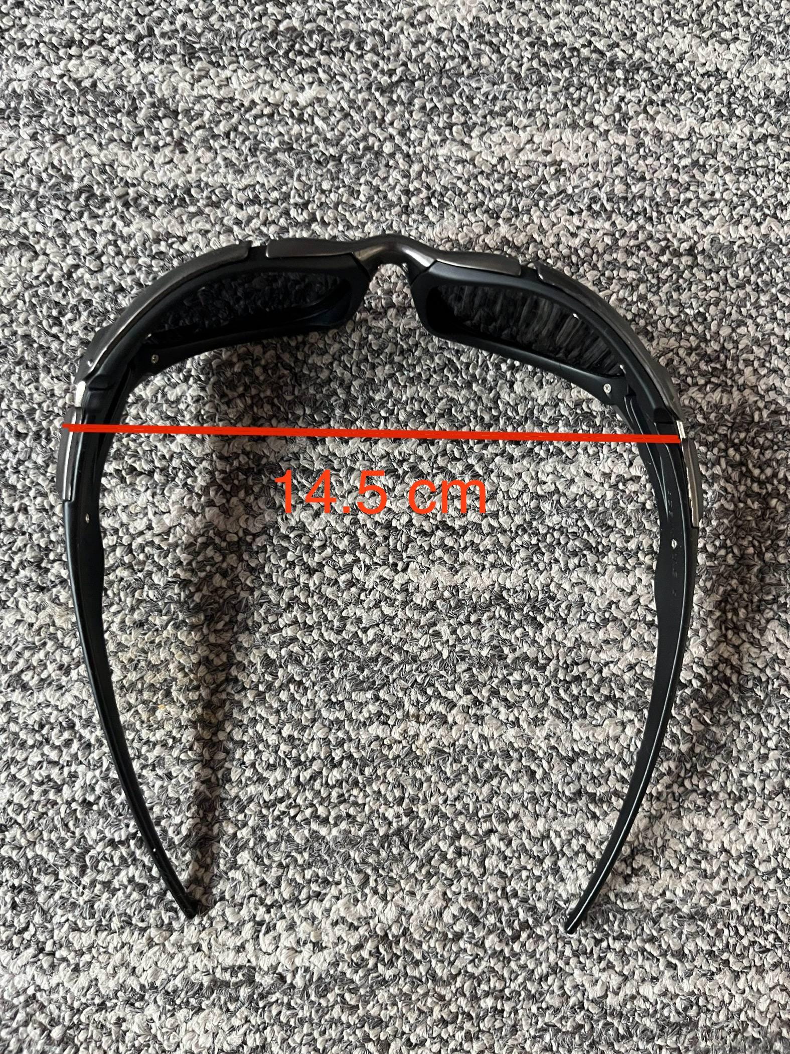 Okulary przeciwsłoneczne Oakley Plate Retro – odważny design Y2K