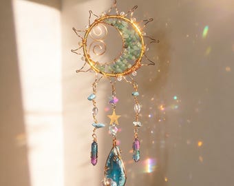 Cattura sole in pietra naturale verde con luna sorridente e cristalli cattura arcobaleno campanellino da giardino arte dinamica con luci