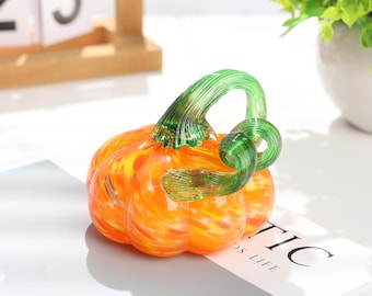 Handgefertigter Kürbis aus Buntglas als Geburtstagsgeschenk, Heimdekoration, Herbstkürbis aus Glas, einzigartige Glasdekoration für Herbst und Feiertage