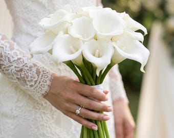 White Calla Lily Bridal Bouquet: Minimalist Wedding Flower Arrangement