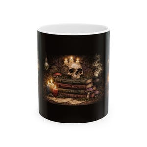 Taza con calavera gótica y libros de hechizos / Taza de café de brujería y brujas Regalo para amantes de los libros de estilo Dark Academia