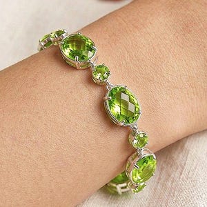 Bracelet en argent sterling avec péridot | Bracelet design minimaliste | Bracelet élégant et luxueux | Bijoux de tennis victoriens | Meilleur cadeau pour elle