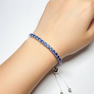 Bracciale tennis regolabile con zaffiro blu / Bracciale minimalista con pietre preziose / Bracciale elegante e lussuoso / Gioielli con zaffiro / Il regalo perfetto per lei