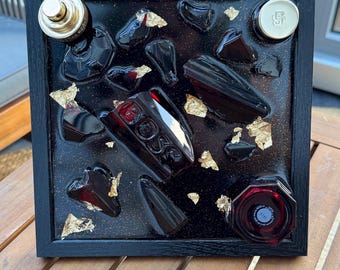 Unique art object: Broken Boss perfume bottle in resin with gold flakes