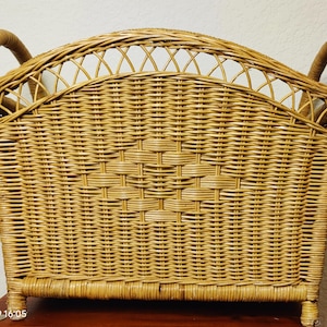 Vintage Honey Wicker Magazine Rack – Scalloped Boho Rattan Storage Caddy