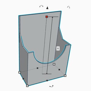 Peut inclure: Rendu 3D d'un objet gris angulaire avec un devant incurvé. L'objet a un contour bleu et une mesure de 15,24 cm est indiquée. La conception semble être un support ou un conteneur.