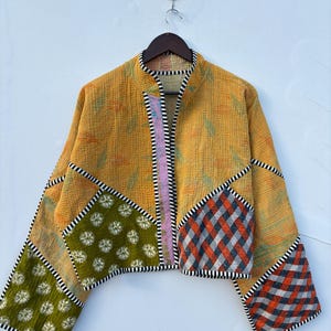 Guddri Kantha-jas, vintage Indiase, omkeerbare, patchwork, gewatteerde boho-jas