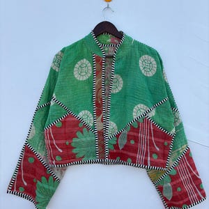 Indiase vintage patchworkjas Kantha Gudri omkeerbaar gewatteerd boho-kledingstuk