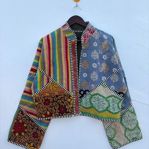 Vintage Indiase Kantha-jas, gewatteerd, Gudri, omkeerbaar, patchwork, boho-bovenkleding