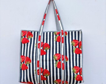 Handgjord quiltad tygväska i bomull: Patchwork Boho Shopper.