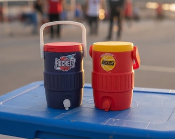 Retro Houston Rockets Basketball Mini Cooler Dosenhalter 3D Gedruckt Benutzerdefinierte Sport Getränkekühler 12 Unzen normal, Slim, 16 Unzen, 24 Unzen & Stroh Topper