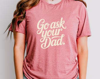 Camiseta "Pregúntale a tu papá" - Camiseta divertida para mamá - Camiseta Soft Bella Canvas 3001 - Regalo para el Día de la Madre - Camiseta gráfica con humor para padres