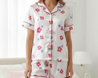 Kaninchen-Uhr-Pyjama-Set, Wunderland-inspirierte Pastell-Nachtwäsche, rosa Häschen-Haus-PJs