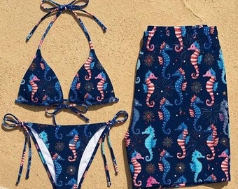 Conjunto de biquíni e sunga combinando para casal com estampa de cavalo-marinho dos EUA, ideal para o 4 de julho, com estrelas e listras.