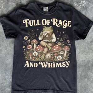 Elegantes Frosch-Pilz-Teehemd, verspieltes Cottagecore-Amphibien-T-Shirt