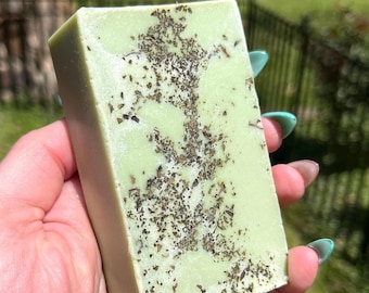 Pine Scented Soap for Men with Peppermint Leaves