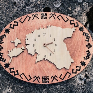 Carte personnalisée / Estonie / Horloge murale en bois / Grande horloge murale / Horloge moderne / horloge de ferme / horloge murale vintage / Horloge personnalisée / Horloge en bois