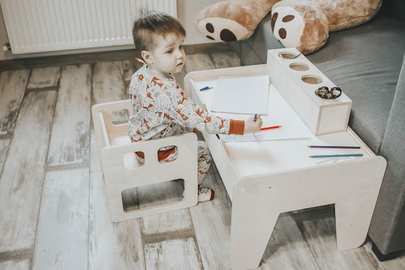 Leuke en stoelen set / Kinderspeeltafel met opbergruimte -