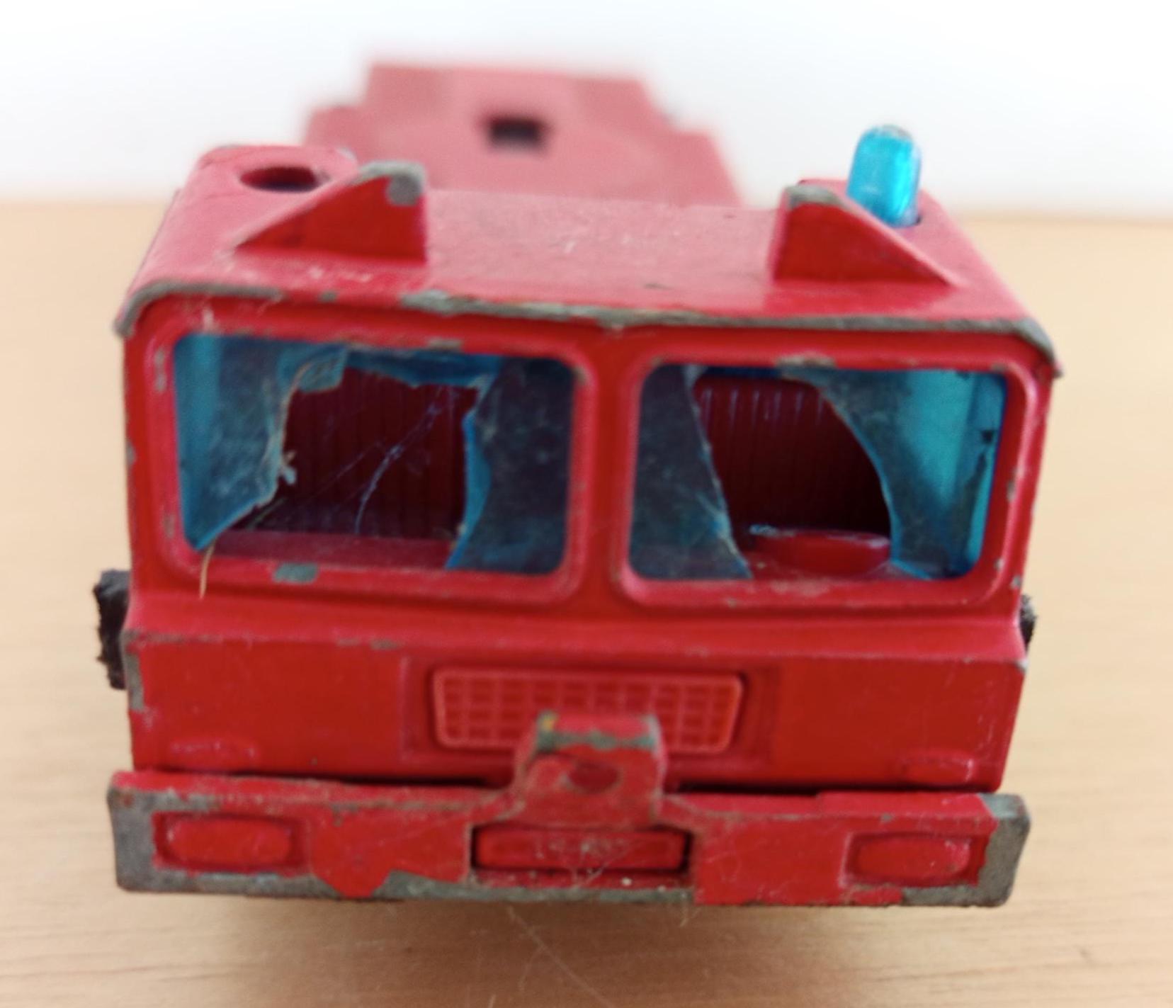 LOT SIKU - anciens modèles - pompiers, ambulances, dépanneuses, etc