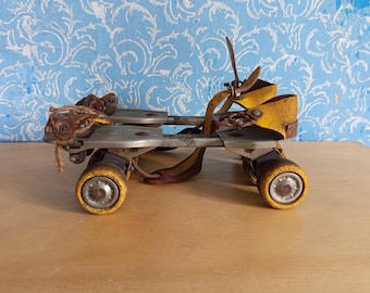 Vintage Albert Roller Skates, Metal and Yellow Leather, Extendable Antique 4-Wheel Roller Skates, Retro Decoration, Sports Collectible