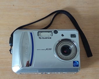 FUJIFILM Finepix F50fd Silver in Box +2GB Sdcard Digital Camera