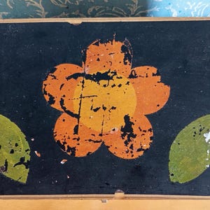 Caja de madera pintada vintage