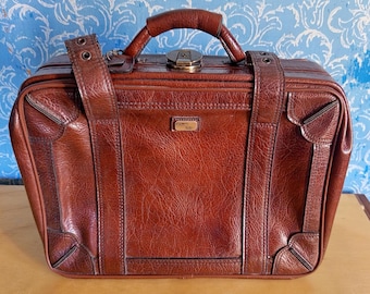 Travel briefcase. Brand: Club Style Vintage
