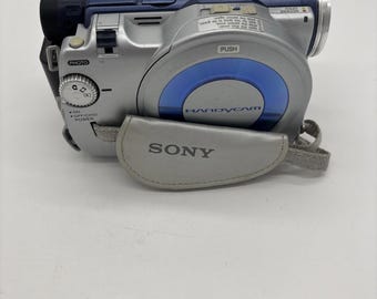 Cyfrowa kamera wideo Sony Handycam DCR-DVD300 z zoomem 120x. Rocznik 2003.