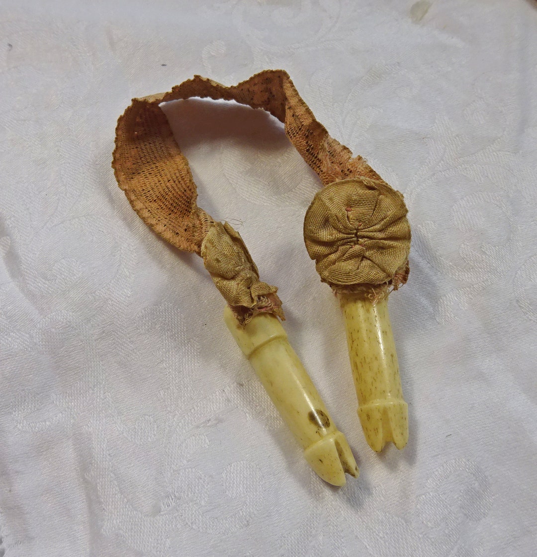 Pair of Antique Bone Knitting Needle Guards Pigs' Trotters Antique Needlework Tools ref SEB934