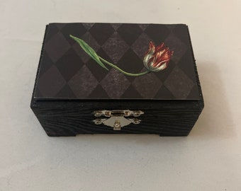 Gothic Tiny Floral Tulip Ring Box Matchbox