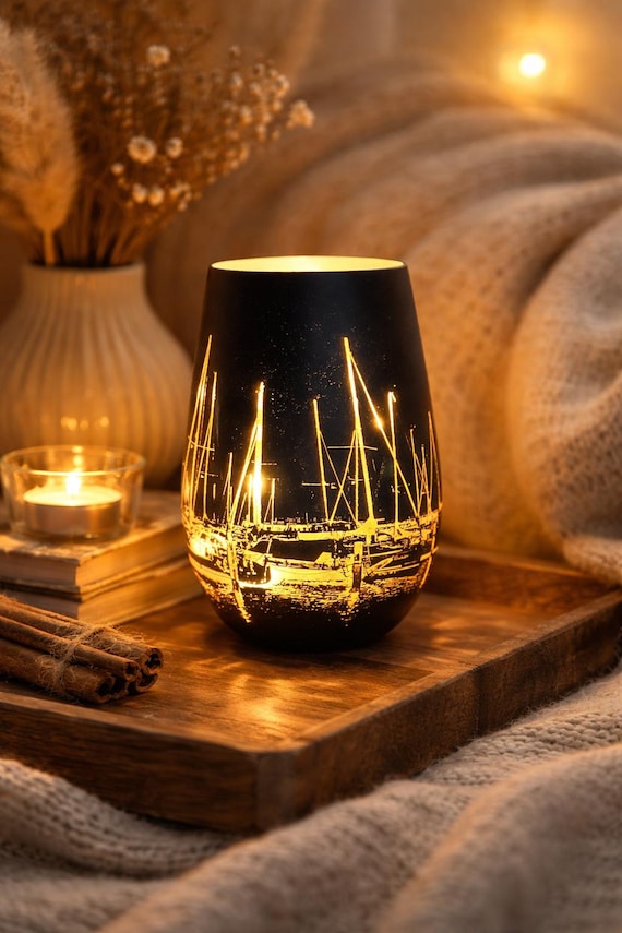 Maritimes Windlicht mit Hafen Motiv – Küstendeko Teelichthalter Glas – Geschenk für Meerliebhaber – Maritime Deko Wohnzimmer – Strand Deko