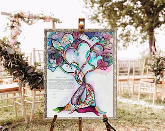 Può includere: Un dipinto ad acquerello incorniciato di un albero con cuori intrecciati in tonalità di rosa, viola, blu e verde. Il dipinto è su un cavalletto ed è allestito all'aperto davanti a una scenografia di cerimonia nuziale con sedie e decorazioni floreali.