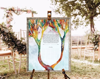 Può includere: Un dipinto ad acquerello di due alberi intrecciati, che formano una forma di cuore. Il dipinto è incorniciato in una cornice argentata ed è esposto su un cavalletto. Il dipinto è un certificato di matrimonio.