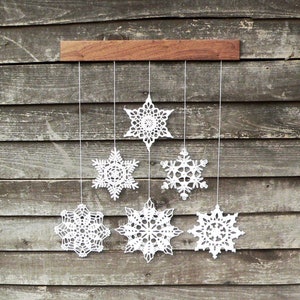 Kerst wand decor-gehaakte sneeuwvlokken mobiele-Kerstmis Wall Art-sneeuwvlokken en houten ornament voor Home decor afbeelding 1
