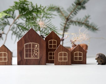 Houten handgemaakte kerstdorpdecoratie, elegante miniatuur houten huizen, hygge woondecoratie, set van 5