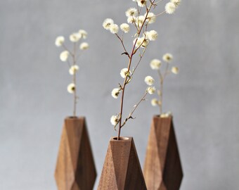 Cadeau du 5e anniversaire de mariage, vases en bois faits main, vases bourgeons à facettes, vases décoratifs, décoration d'intérieur unique, lot de 3 vases en bois