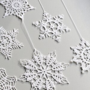 Kerst wand decor-gehaakte sneeuwvlokken mobiele-Kerstmis Wall Art-sneeuwvlokken en houten ornament voor Home decor afbeelding 4