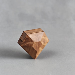 Caja de anillo única caja de anillo de compromiso de nogal en forma de diamante caja de exhibición de anillo de Woodstorming imagen 6