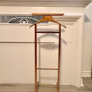 Vintage Fratelli Reguitti Italian Wooden Valet Stand on Casters – Gentleman’s Suit Butler