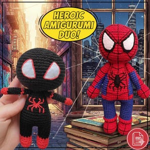 Könnte beinhalten: Zwei gehäkelte Superhelden-Amigurumi-Puppen. Eine ist schwarz mit roten Akzenten, die andere ist rot und blau. Der Text "HEROIC AMIGURUMI DUO!" befindet sich in einem gelben Oval. Die Puppen stehen auf einem Stapel Comics.