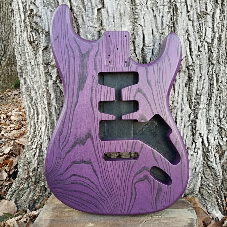 Puede incluir: Un juego de tres tazas de cer&aacute;mica con un acabado mate moteado. Las tazas son en tonos crema, gris claro y gris oscuro. Cada taza tiene un dise&ntilde;o simple y minimalista, perfecto para caf&eacute; o t&eacute;.