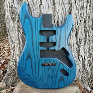 Corpo della chitarra Stratocaster in frassino fatto a mano, progetto fai da te personalizzato per chitarra elettrica