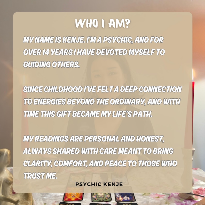 Op de afbeelding: Lichtbeige achtergrond met de tekst "WHO I AM?" en een beschrijving van een helderziende genaamd Kenje, die al meer dan 14 jaar anderen begeleidt. De tekst vermeldt ook persoonlijke lezingen en een diepe verbinding met energie&euml;n.
