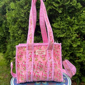 Sac fourre-tout en coton matelassé fait main Mini sac fourre-tout à fleurs Cottagecore Sac fourre-tout en coton matelassé à fleurs pastel écologique