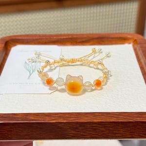 Customized agate cat bracelet with optional colors. Gift for cat lovers.